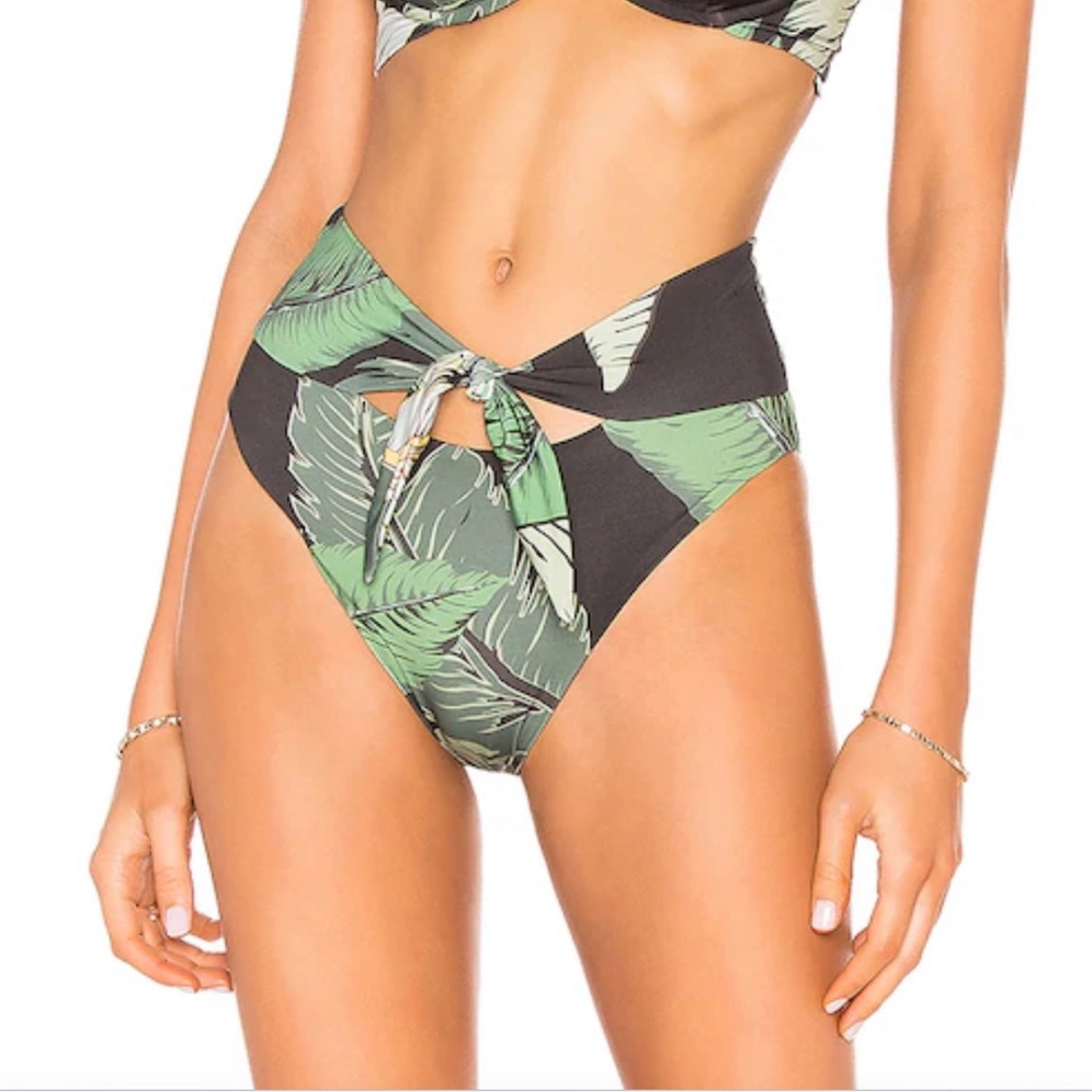 Beach riot x REVOLVE Camilla Bikini Top in Black Palm